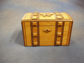 A Continental trinket box with hinged lid 9"