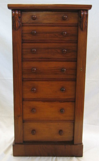 A Victorian walnutwood Wellington chest of 7 drawers, fitted tore handles, 20"