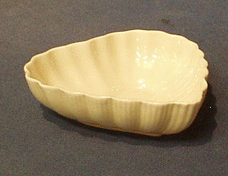 A Beleek heart shaped dish, 5"