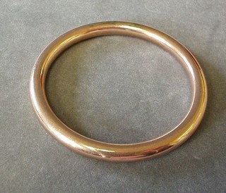 A 9ct hollow gold bangle 