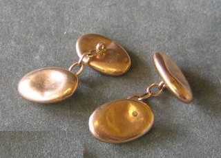 A pair of oval 9ct gold cufflinks and a gold bar brooch (3)