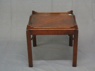 A Georgian style mahogany silver table with detachable twin handled tea tray, raised on square supports 21"