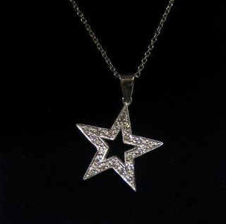 A lady's attractive pendant in the form of a 5 pointed star set diamonds (approx 0.36ct)