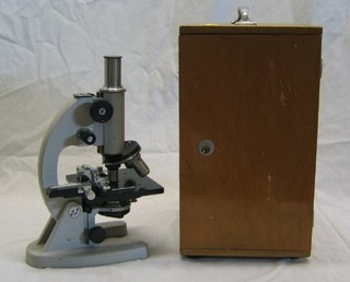 A Paralux PCB 1600X microscope