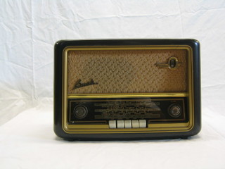 A Bell Magic Eye radio type VHF 61 contained in a Bakelite case (cracked)
