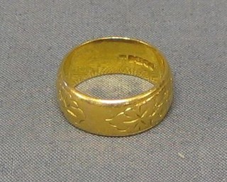 An engraved 22ct gold wedding band