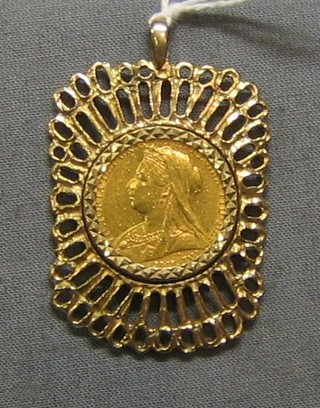 A 9ct gold pendant set a Victorian 1901 full sovereign