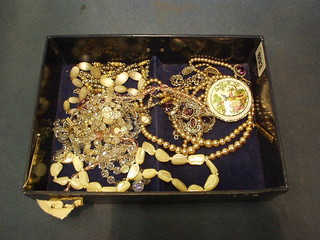 A collection of costume jewellery set amethysts and other costume jewellery 