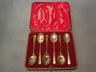 A set of 6 silver Old English pattern coffee spoons, Sheffield 1928, cased