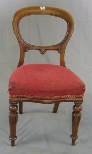 A harlequin set of 7 Victorian mahogany balloon back dining chairs with shaped mid rails and upholstered seats, raised on turned and reeded supports