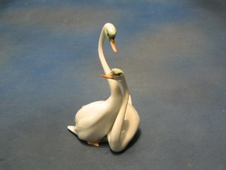 A Herend-Hvngary porcelain figure group of 2 swans (1f and r) 8"