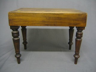 A Victorian rectangular mahogany commode raised on turned supports 22" (no liner)