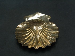 A Victorian silver scalloped shaped butter dish raised on 3 scallop supports Chester 1898, 2 ozs
