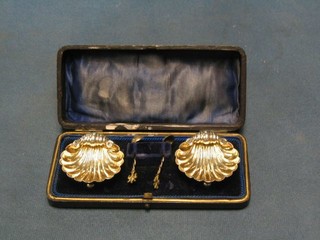 A pair of silver scallop shaped salts, London  1927, cased