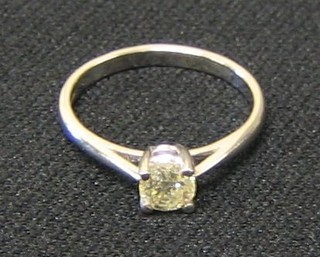 A lady's white gold solitaire diamond engagement ring (approx 0.47ct)