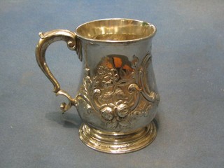 A George III silver embossed baluster shaped tankard, London 1788, 9 ozs