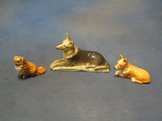 3 Branskom figures of seated dogs