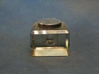 An Edwardian square cut glass ink well with silver lid Birmingham 1904 by Mappin & Webb, 4" (slight chip to ink well)