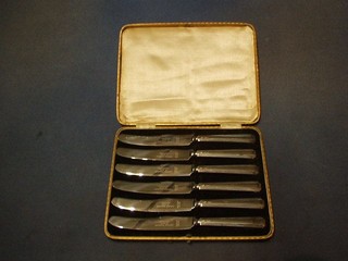 6 silver handled tea knives, Sheffield 1939, cased