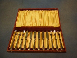 A set of 6 silver handled fruit knives and forks, Sheffield 1930, cased