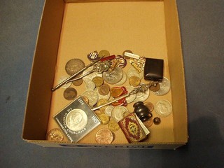 A Victorian 1892 crown, a small collection of coins and 5 enamelled National Savings badges