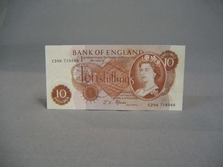 17 Old ten shilling notes