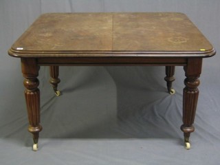 A Victorian mahogany extending dining table with 1 extra leaf, raised on reeded turned supports 47"