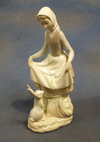 A 1972 Lladro figure, base incised 60,  issue no. 01004826 10"
