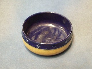 A circular Royal Doulton bowl, base impressed 7842 7"
