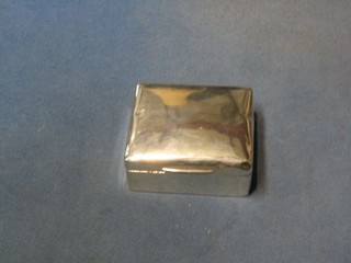 A plain silver cigarette box with hinged lid, London 1915 4"