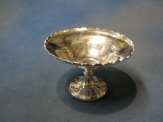A circular silver bowl raised on a spreading foot, Birmingham 1924 6"
