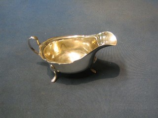 A Georgian style silver cream jug, Birmingham 1961, 3 ozs