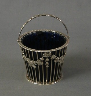 An Edwardian circular pierced silver salt/vase of bucket form with pierced swag decoration and blue glass liner, Birmingham 1908, 2ozs