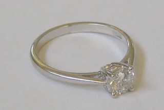 A lady's 18ct white gold solitaire diamond dress ring (approx 0.47ct)