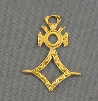 An early high carat gold pendant 1 1/2" (f)