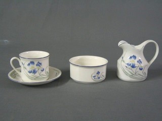 A 26 piece Royal Doulton Minerva patterned tea service comprising sugar bowl, cream jug, 10 6" tea plates, 8 saucers (1 chipped), 10 cups