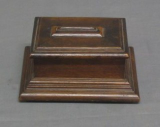 An oak trinket box with hinged lid 8"