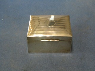 A silver cigarette box with hinged lid, Birmingham 1922 3 1/2"