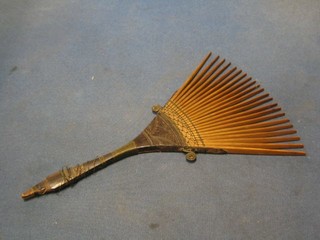 An Eastern hardwood comb
