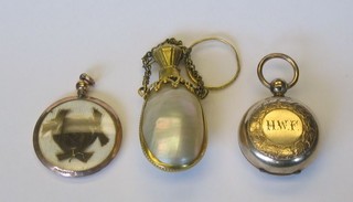 A gilt metal sovereign case (f), a gilt metal lock and a "pearl" perfume phial