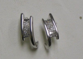 A modern pair of 18ct white gold earrings set 10 diamonds