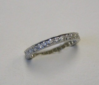 A lady's 18ct white gold full eternity ring set diamonds (approx 0.6ct)
