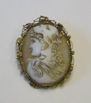 A 19th Century shell carved cameo portrait brooch of a lady