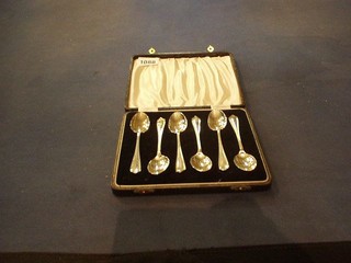 A set of 6 silver coffee spoons, Sheffield 1946 2 ozs, cased