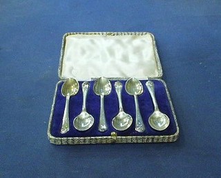 A set of 6 silver coffee spoons with golfing decoration  Sheffield 1933 by Walker & Hall, cased