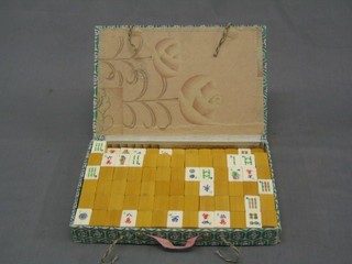 A Mah jong set, cased