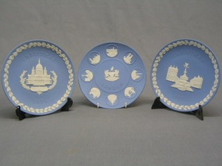 A Wedgwood plate decorated The Arms of the City of London and London landmarks, and a 1972 Wedgwood Christmas plate