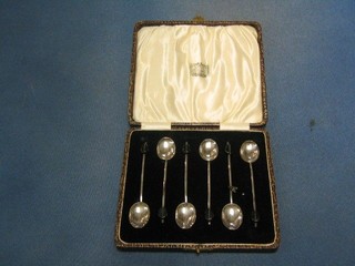 A set of 6 Art Deco silver bean end coffee spoons, Birmingham 1926, cased