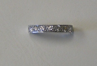 A lady's 18ct white gold half eternity ring set 7 diamonds
