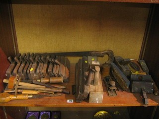 2 old spirit levels, 2 jack planes, 13 moulding planes and other tools
